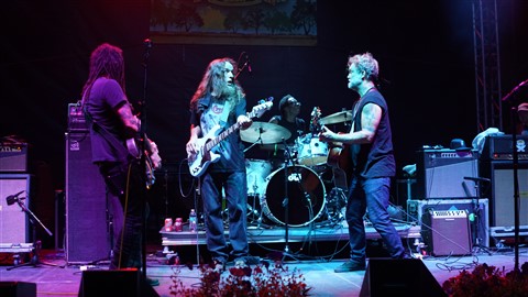 Carl Dufrene Bass, Brady Blade drums, Eric McFadden guitar, Anders Osborne vocals and guitar