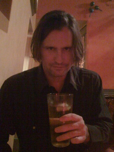 el diablo con cerveza