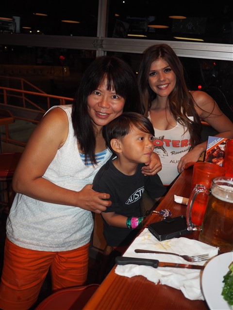 hooters austin long center