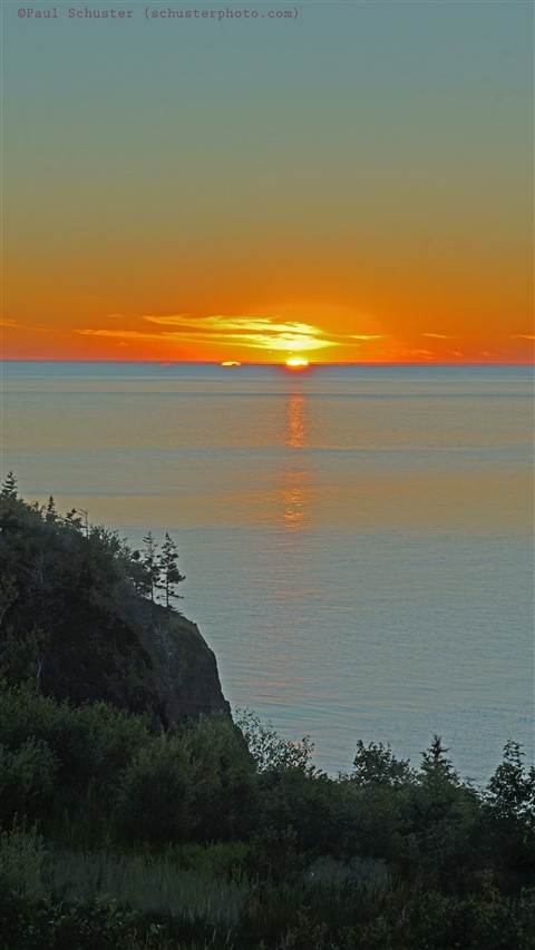 sun set on the bay of fundy cliffside digby nova scotia