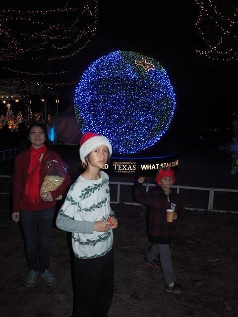 zilker trail of lights UT globe 2014