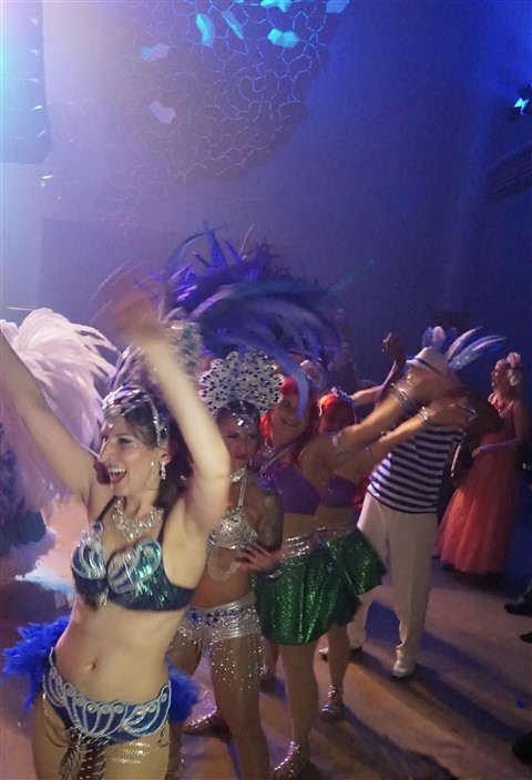 carnaval austin 2019 dancing girls samba