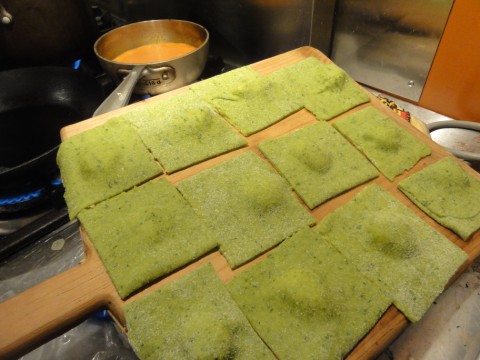 spinach ravioli with sun dried tomato and goat cheese spinach ravioli with sun dried tomato and goat cheese