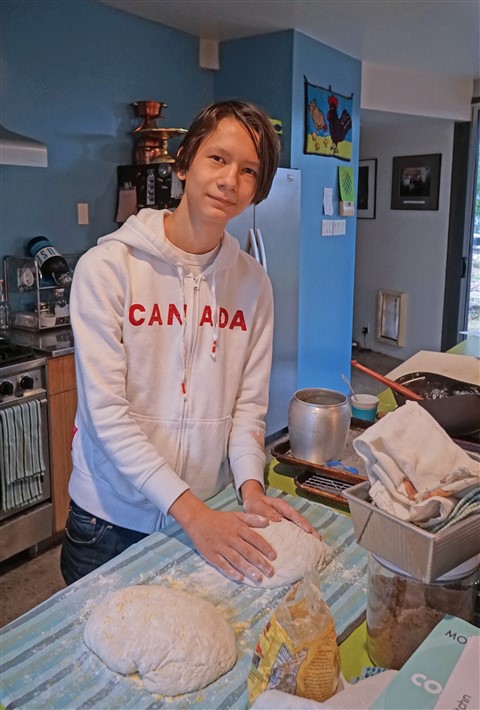 14 tear old guy makes bread at home. and it's awesome