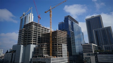 construction cranes of downtown austin