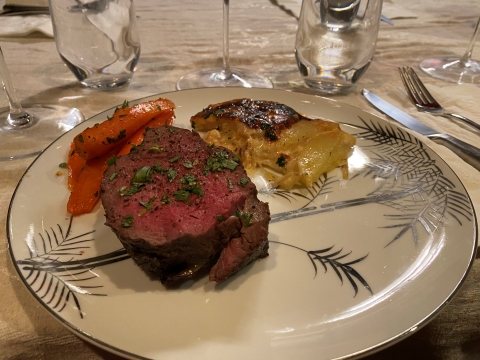 beef tenderloin filet burgundy wine dinner beef tenderloin filet burgundy wine dinner