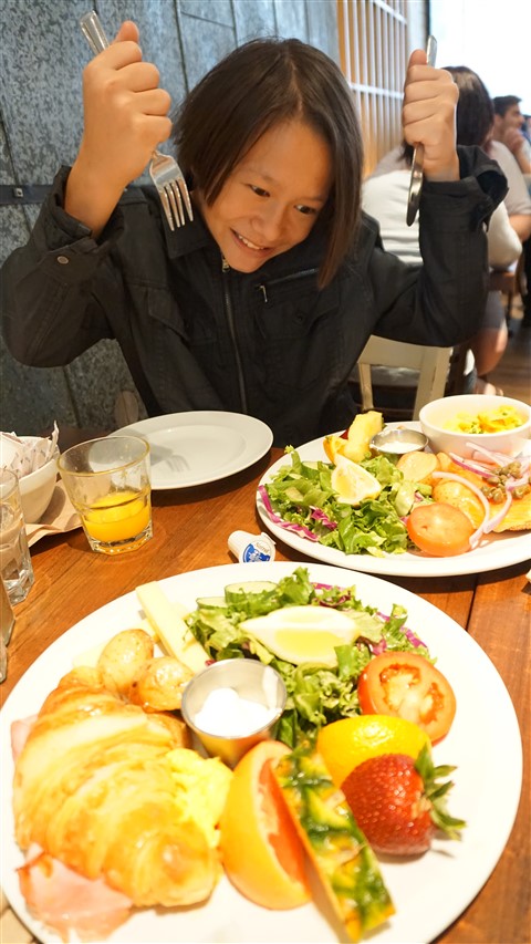 breakfast at le cartet montreal