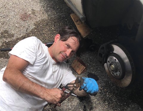 1989 BMW e30 325ic brake pad replacement