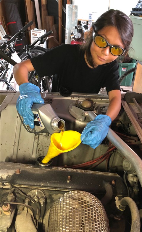 vintage bmw oil change chore 1972