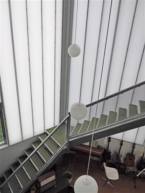 modern cantilevered stairs