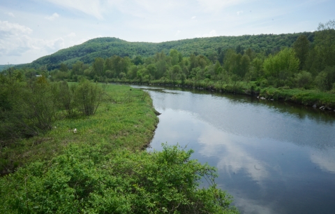 lamoille river hardwick vermont from lvrt bike trail 