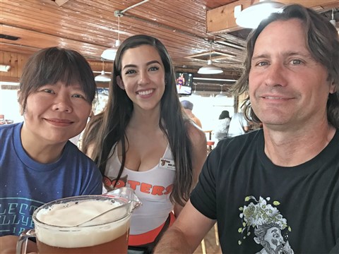 mother's eat free austin hooters