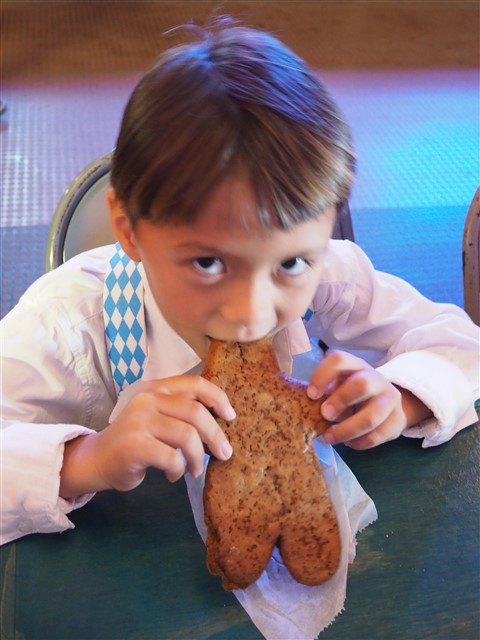 ginger bread man wurst fest new braunfels german