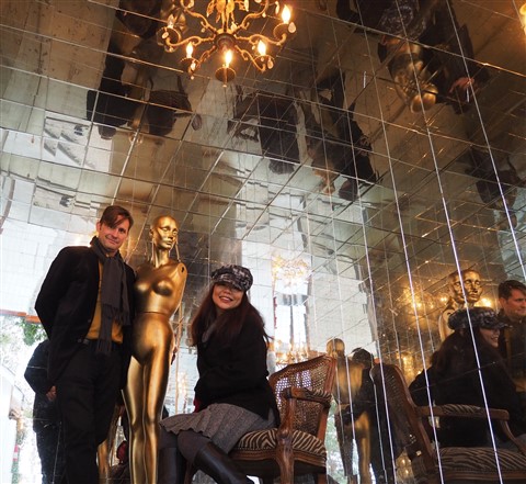 golden manequin love scene 