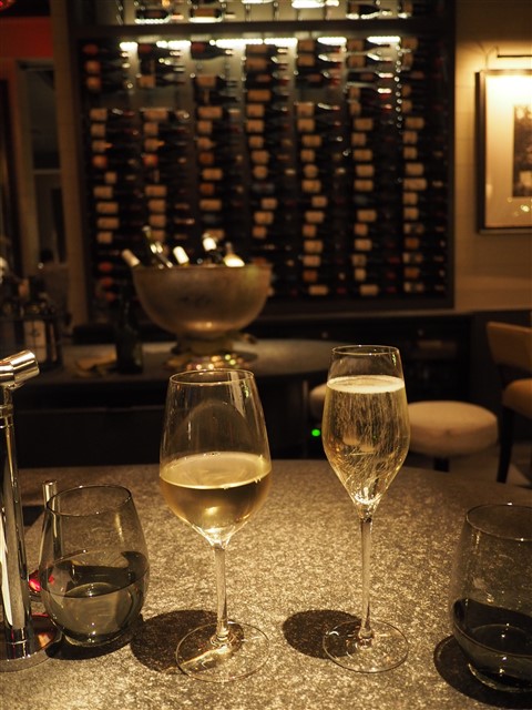 $6 wine at happy hour austin la v french