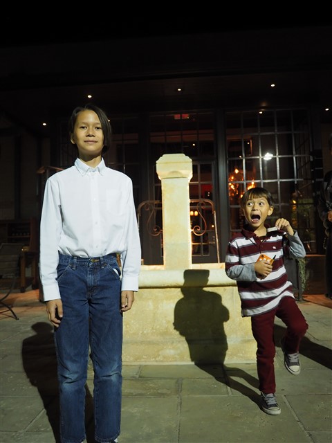 happy kids at la v austin valet parking 