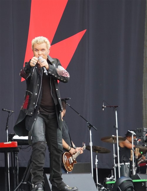 billy idol thumbs up acl 2015 